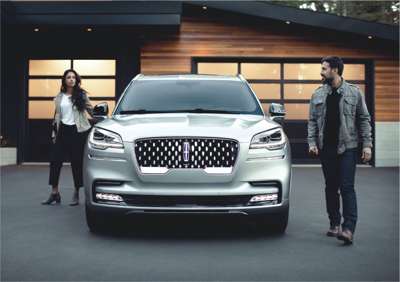 The sparkling grille of the 2023 Lincoln Aviator® Grand Touring model | Vision Lincoln in Wahpeton ND